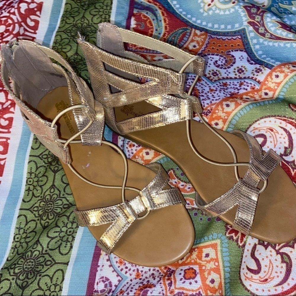 New disney descendants gold gladiator sandals Sz 9